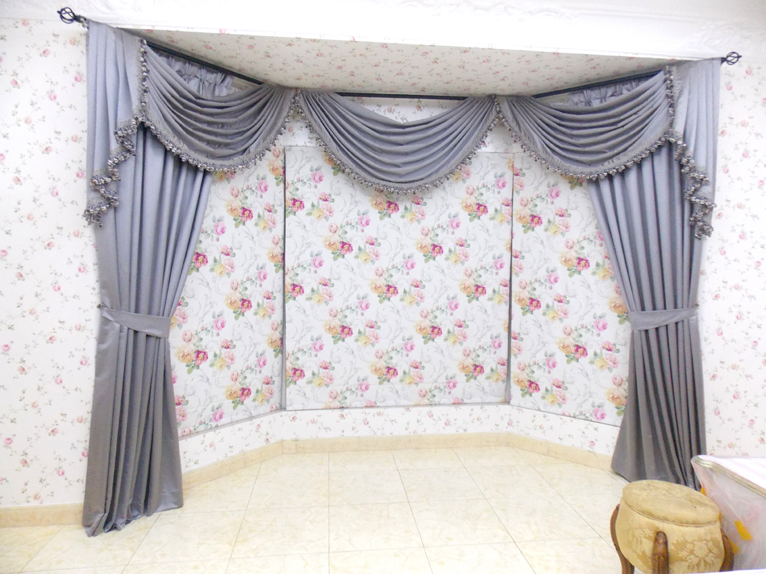wallpaper design,curtain,window treatment,interior design,window valance,window covering