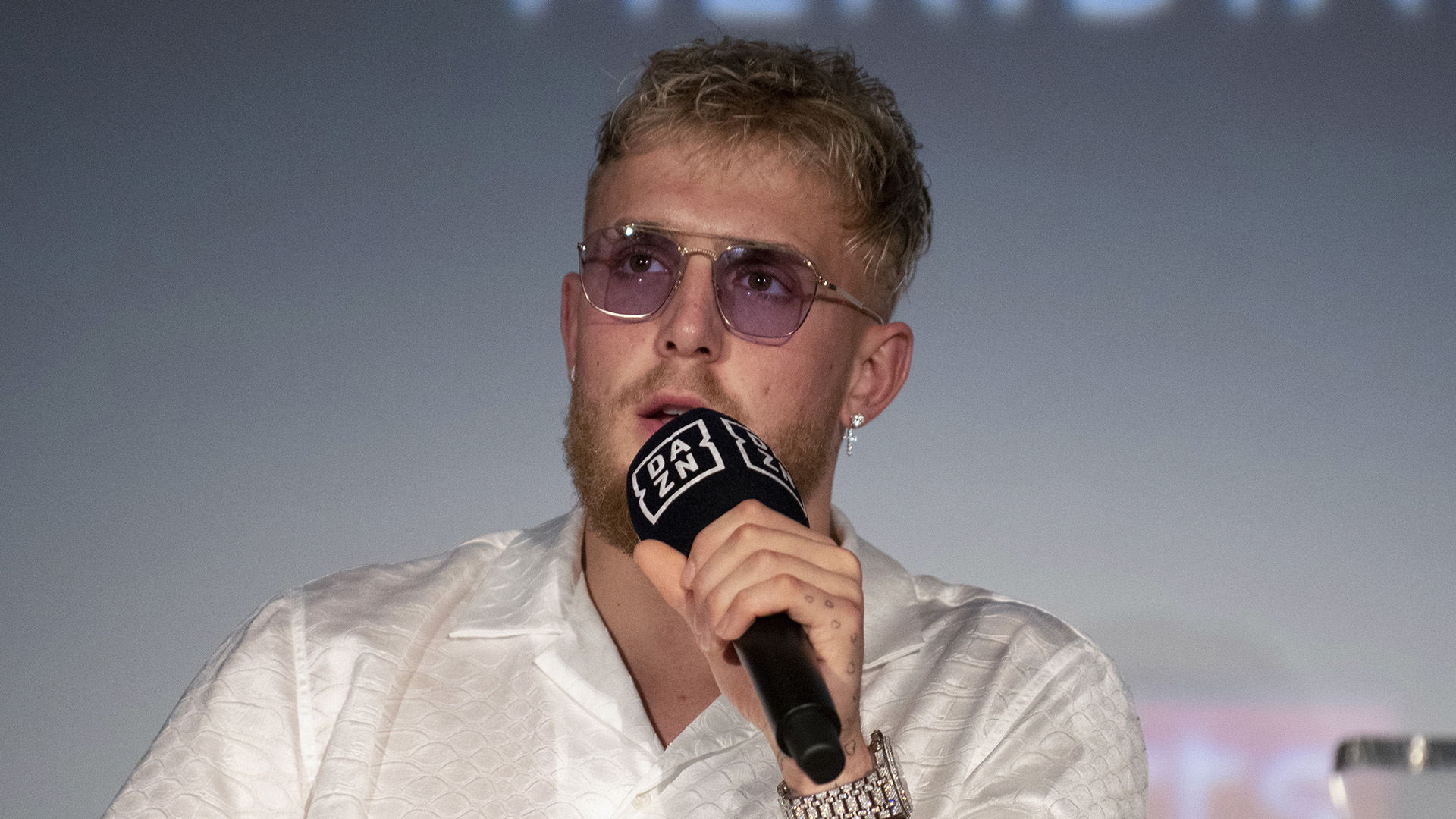 carta da parati jake paul,equipaggiamento audio,cantante,barba,bocca,tecnologia