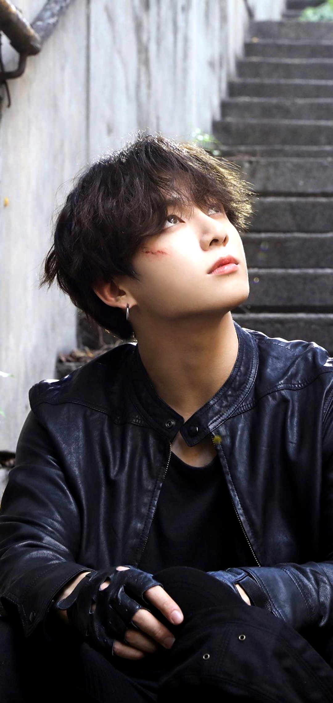 fond d'écran jungkook,cheveux,coiffure,cuir,veste de cuir,veste