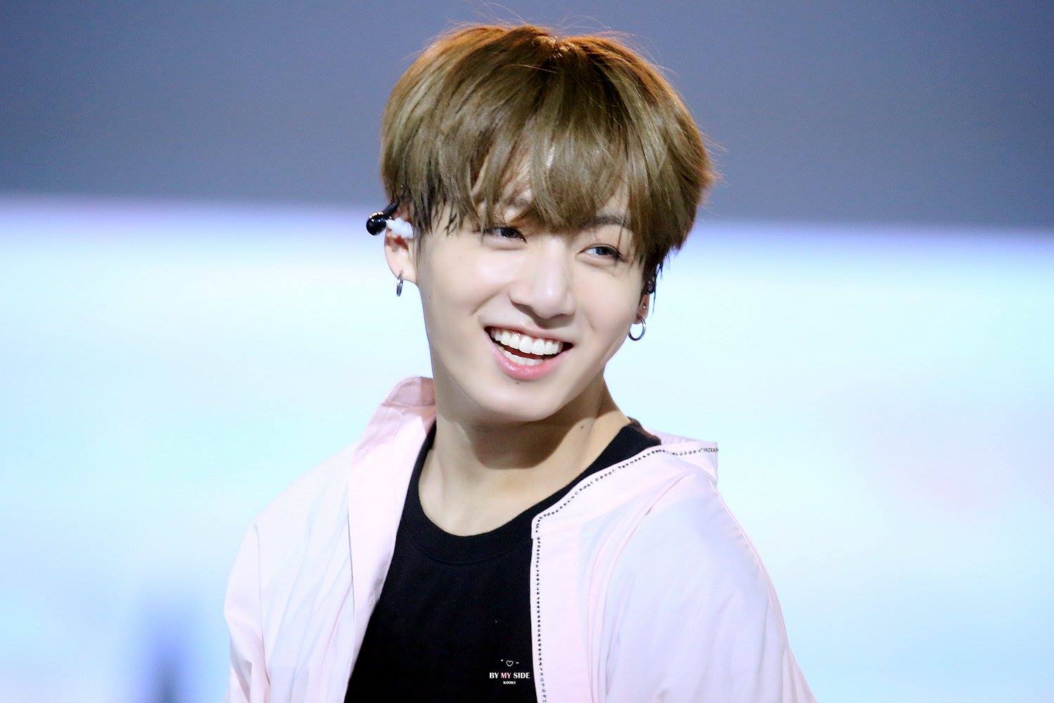 fond d'écran jungkook,cheveux,coiffure,blond,front,sourire