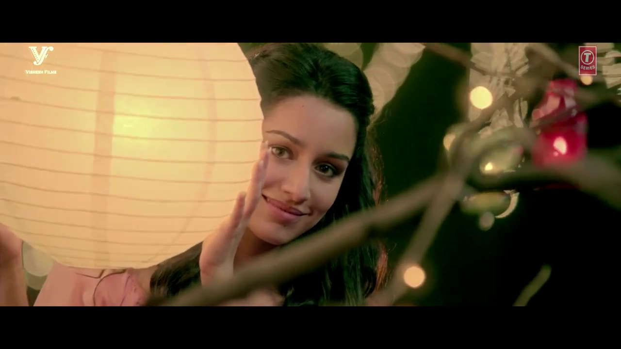 shraddha kapoor hd wallpaper,musik ,lächeln,schwarzes haar,erfundener charakter,mund