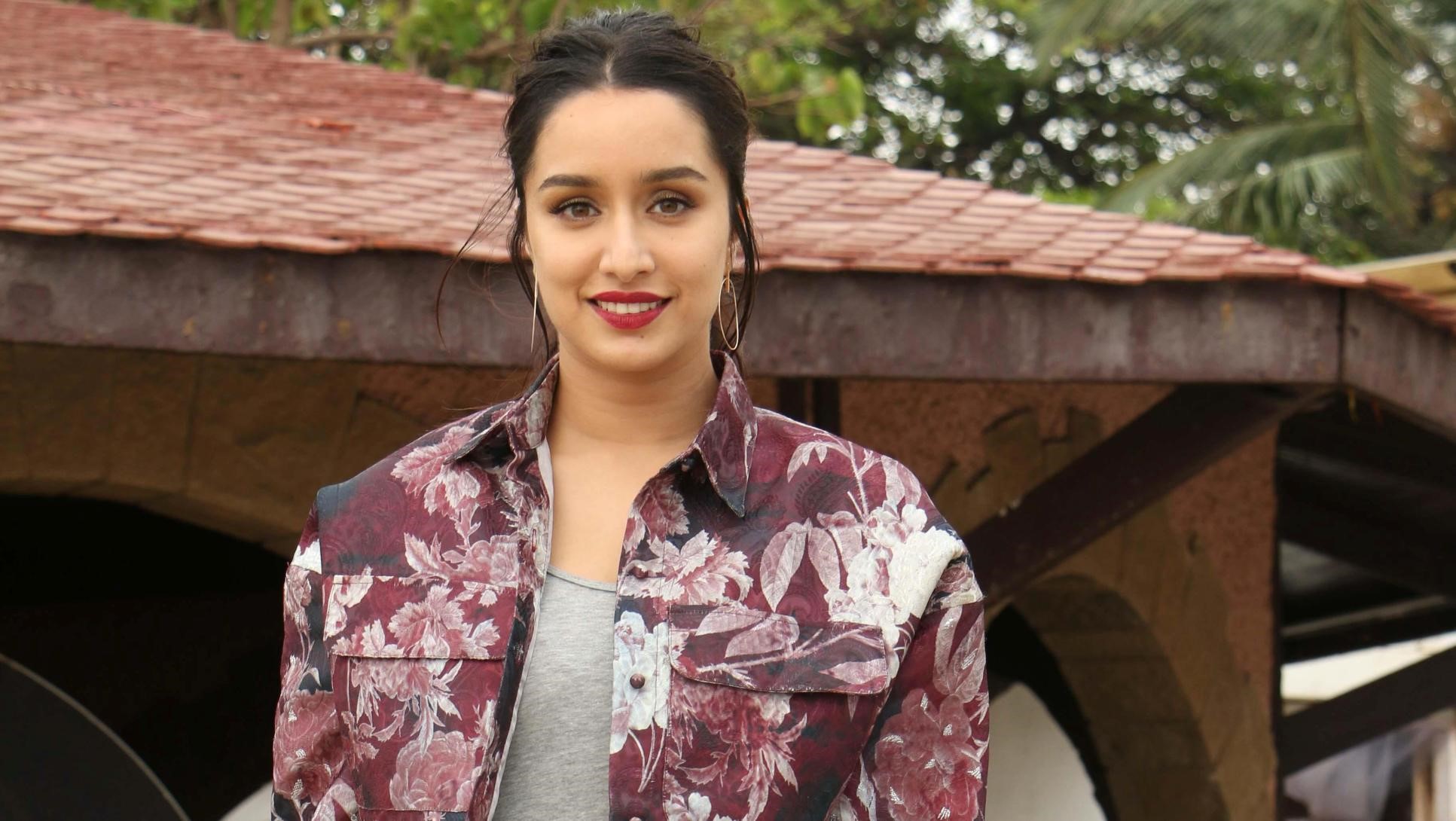 shraddha kapoor hd wallpaper,lip,photography,black hair,jacket