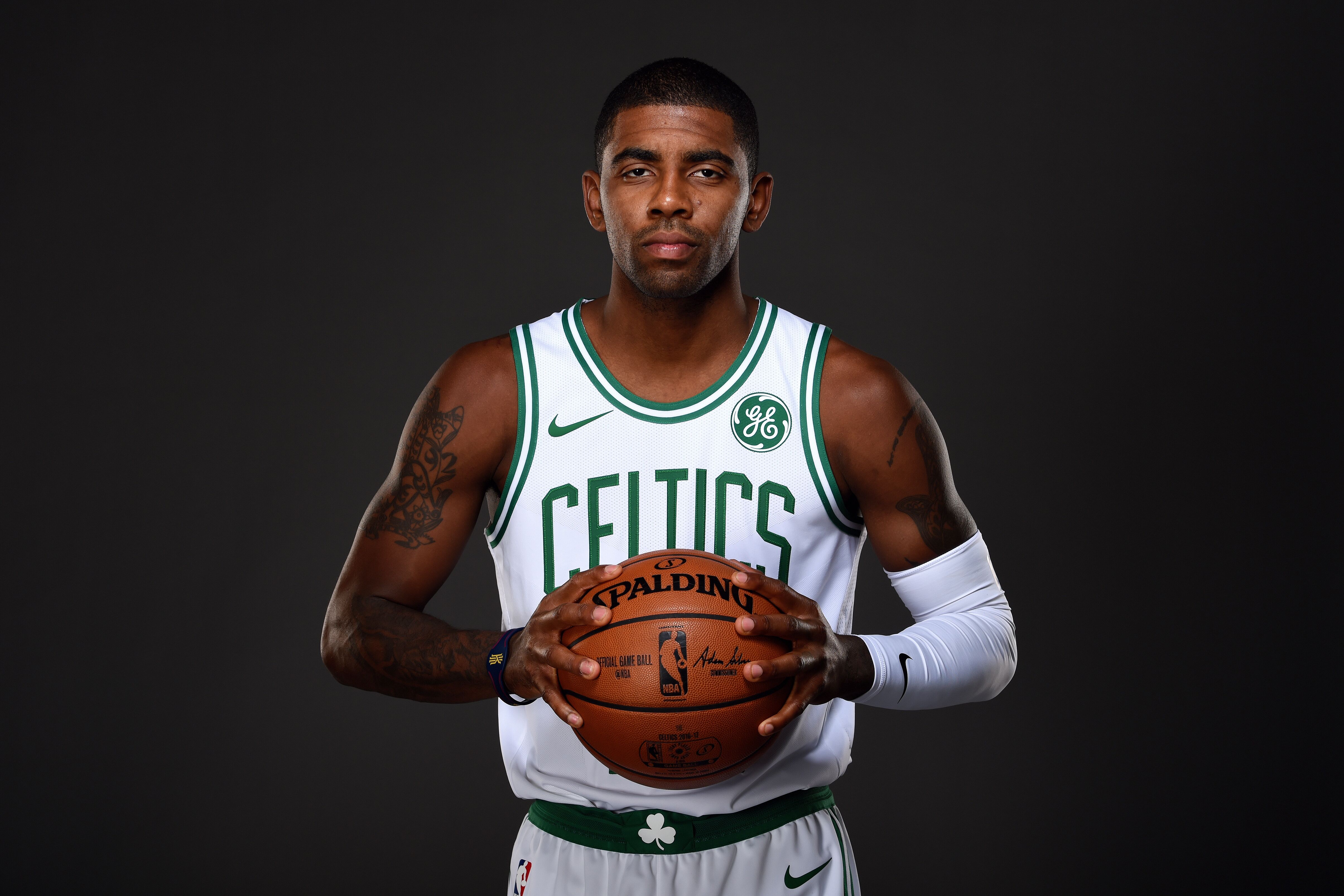 kyrie irving fondo de pantalla,jugador de baloncesto,baloncesto,jersey,jugador,ropa de deporte