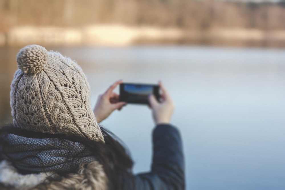 samsung j7 wallpaper,beanie,water,photography,headgear,winter