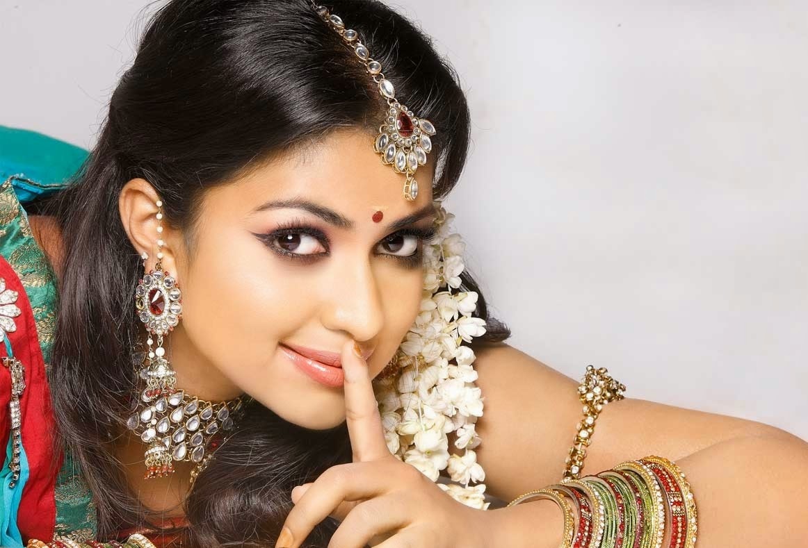 heroine wallpaper,hair,hairstyle,mehndi,photo shoot,eyebrow