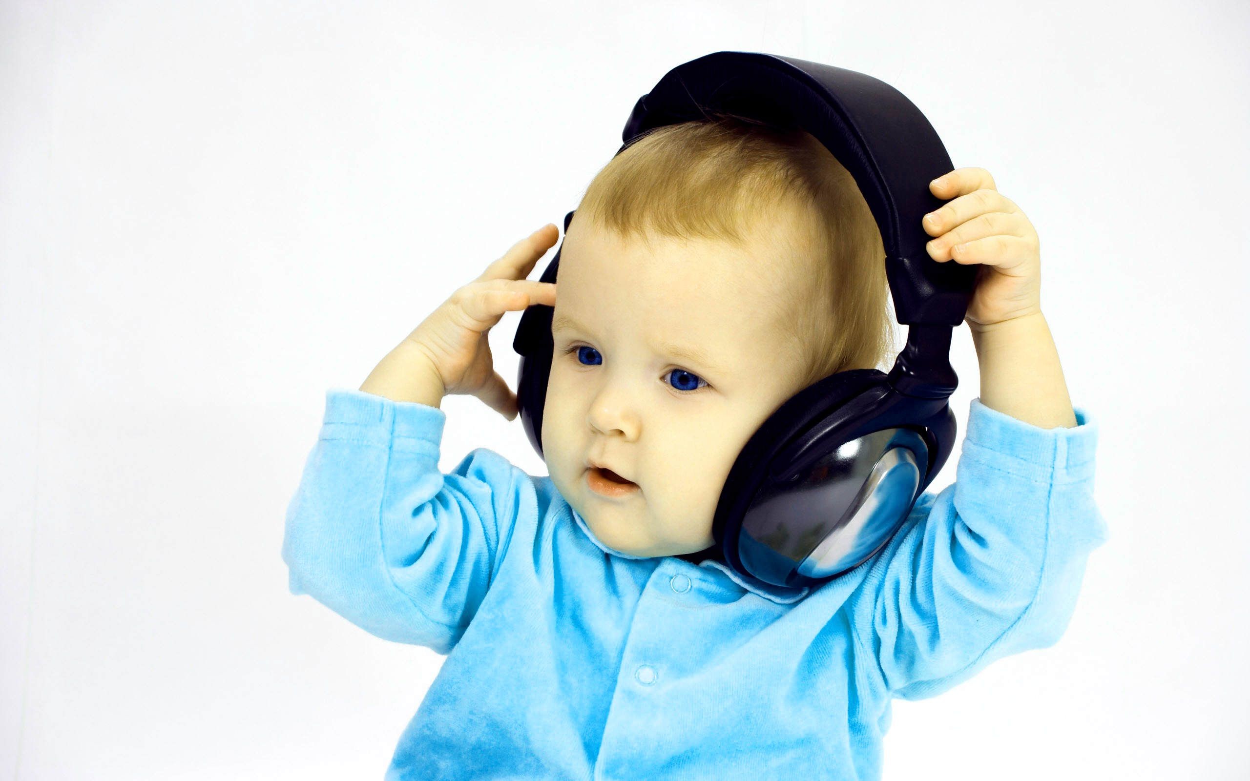 小さな赤ちゃんの壁紙,子,ヘッドフォン,赤ちゃん,オーディオ機器,聴覚