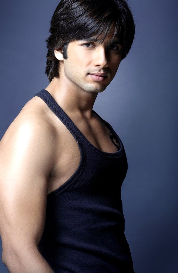 shahid kapoor wallpaper,hair,hairstyle,chin,black hair,model