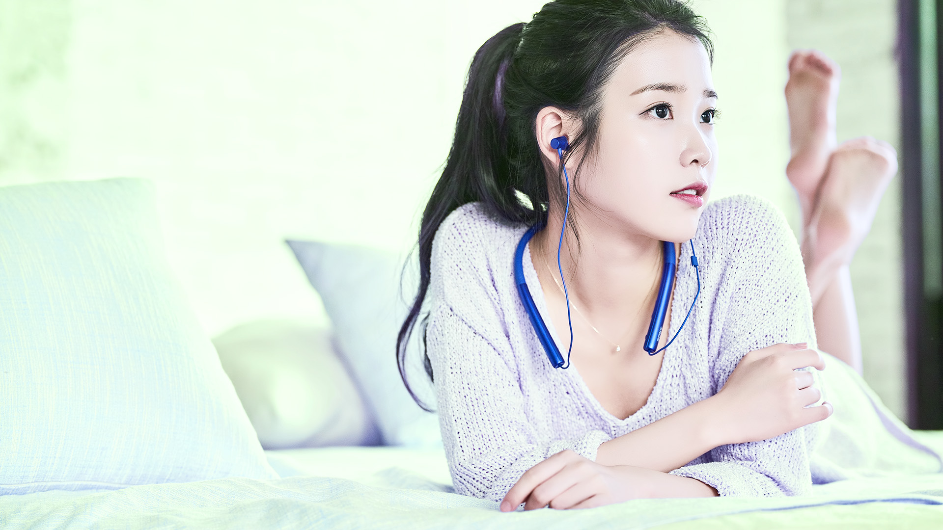 iu wallpaper,skin,beauty,nose,forehead,sitting