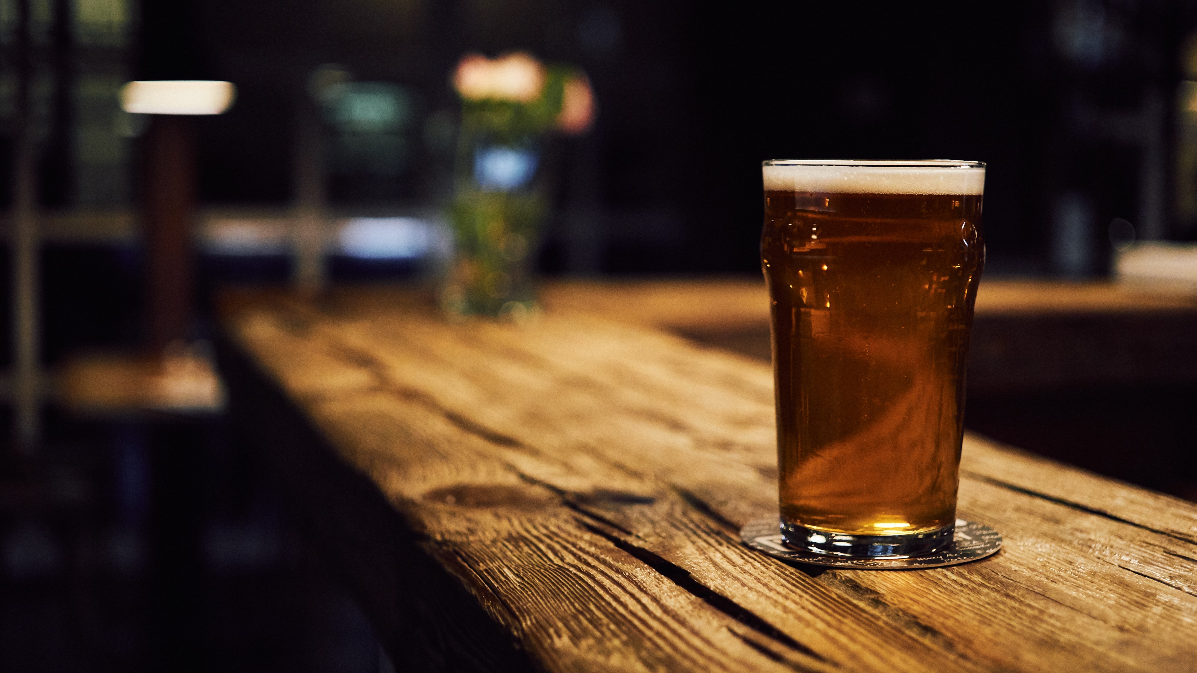 fondo de pantalla de cerveza,beber,bebida alcohólica,vaso de pinta,cerveza,bebida destilada
