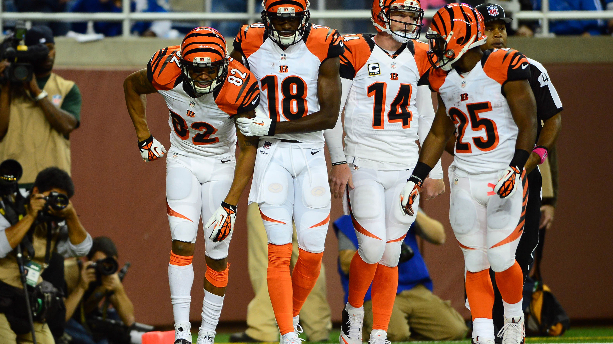 fondo de pantalla de bengals,jugador,engranaje de los deportes,fútbol sprint,fútbol de gridiron,fútbol americano