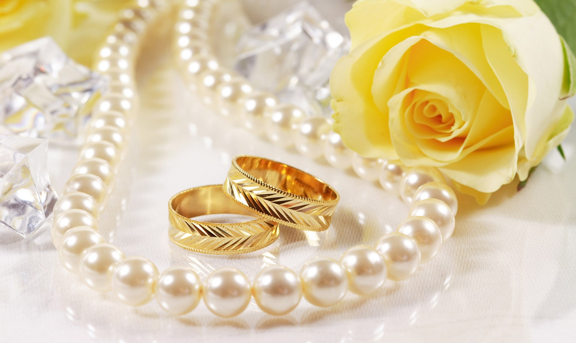 anillo de papel tapiz,amarillo,joyería del cuerpo,perla,piedra preciosa,suministro de ceremonia de boda
