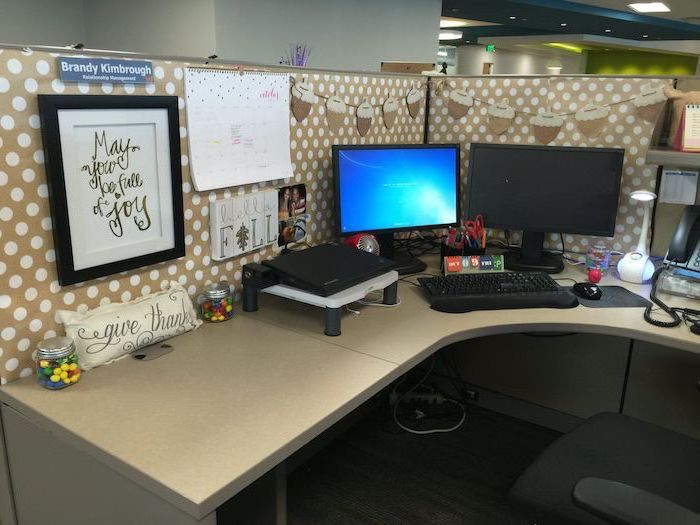 papel tapiz de cubículo,escritorio,escritorio de computadora,oficina,mueble,habitación
