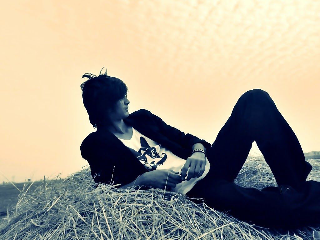 悲しい一人の少年のhdの壁紙,草,座っている,写真撮影,涼しい,履物
