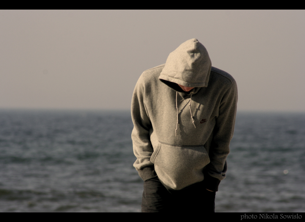 슬픈 혼자 소년 hd 배경 화면,겉옷,바다,인간,수평선,사진술