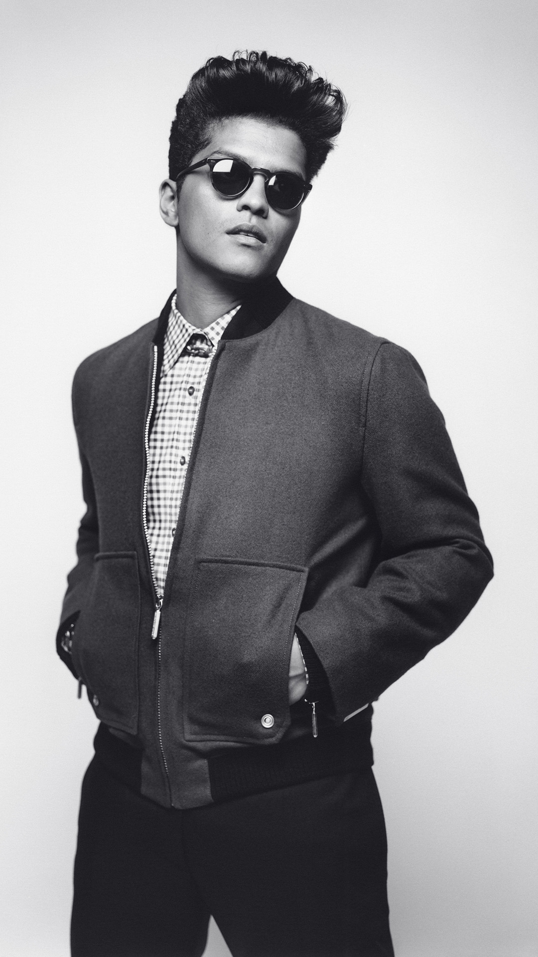 Black And White Bruno Mars WallpaperUse