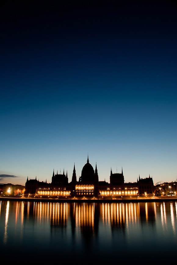 retina display wallpapers,sky,reflection,landmark,water,horizon