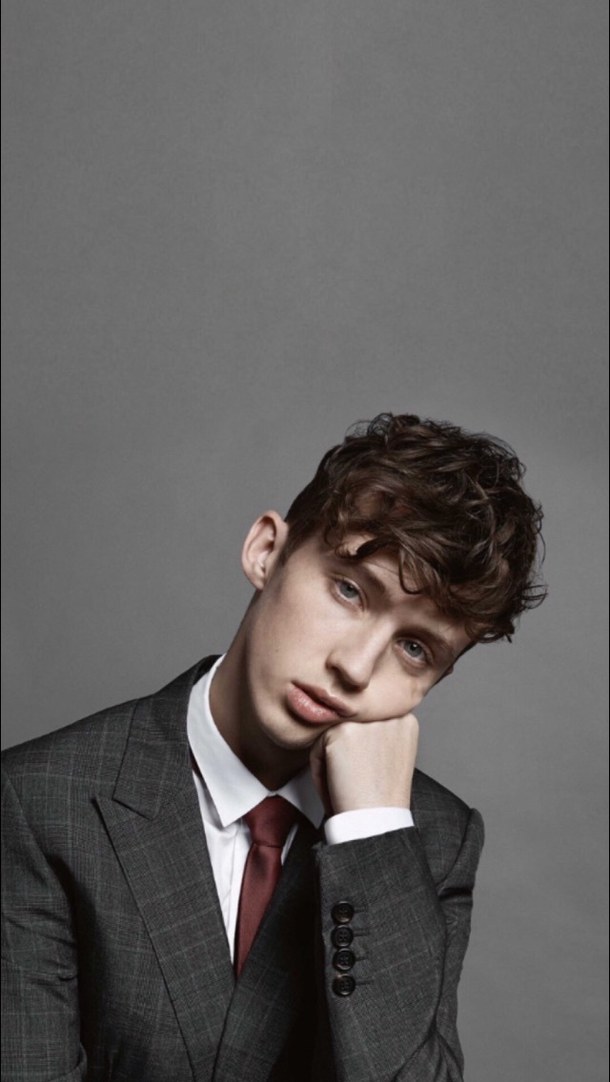 troye sivan wallpaper,hair,suit,forehead,hairstyle,chin