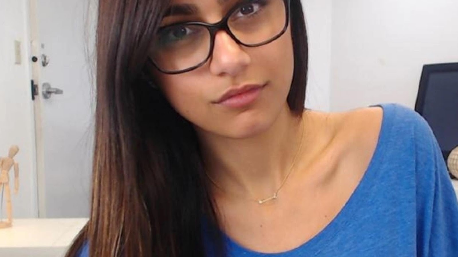 mia khalifa hd wallpaper,hair,eyewear,face,glasses,lip