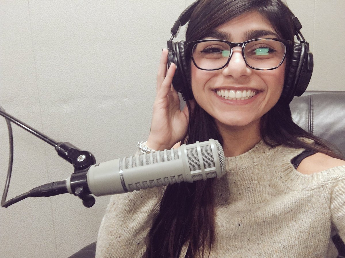 mia khalifa hd wallpaper,glasses,skin,eyebrow,eyewear,forehead