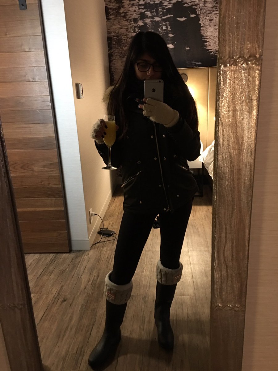 mia khalifa hd wallpaper,stehen,schuhwerk,reitstiefel,stiefel,oberbekleidung