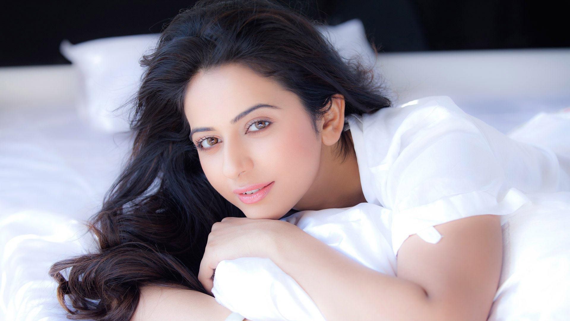 rakul preet singh fonds d'écran hd 1080p,cheveux,visage,beauté,cheveux noirs,sourcil