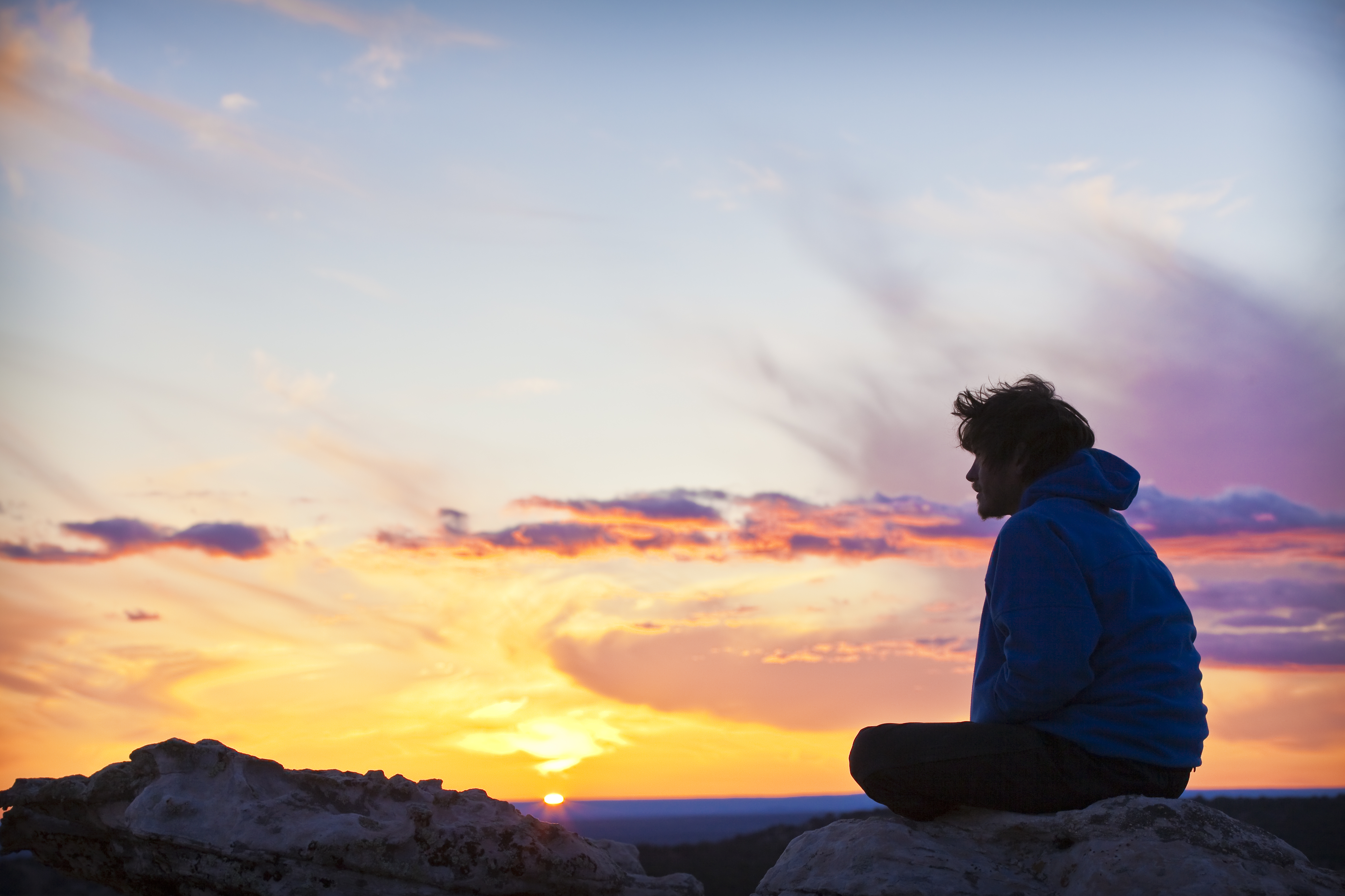 fondo de pantalla de meditación,cielo,fotografía,nube,sentado,puesta de sol