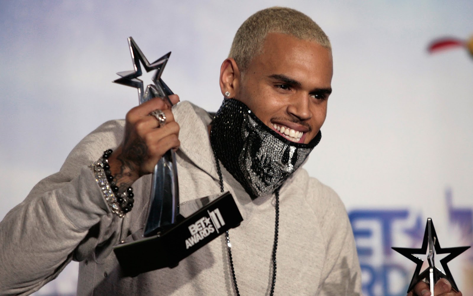 fond d'écran chris brown,cheveux,coiffure,front,barbe