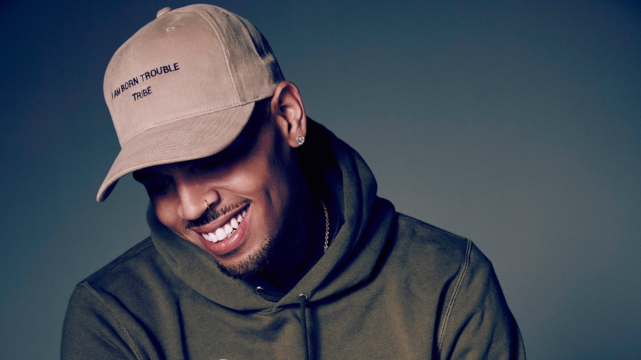 fond d'écran chris brown,cool,casquette de baseball,coiffures,humain,sourire