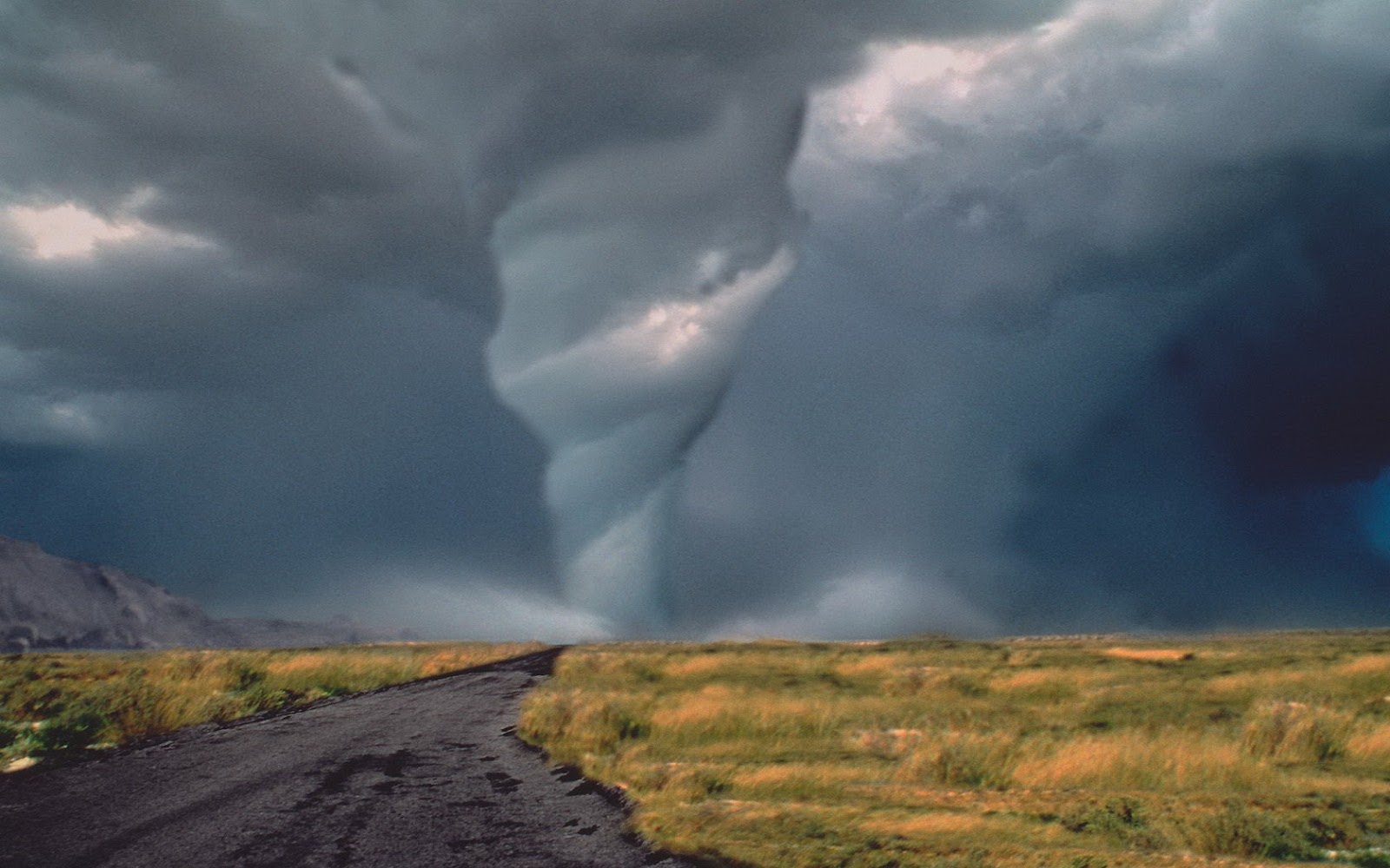 fondo de pantalla de tornado,cielo,nube,naturaleza,la carretera,atmósfera