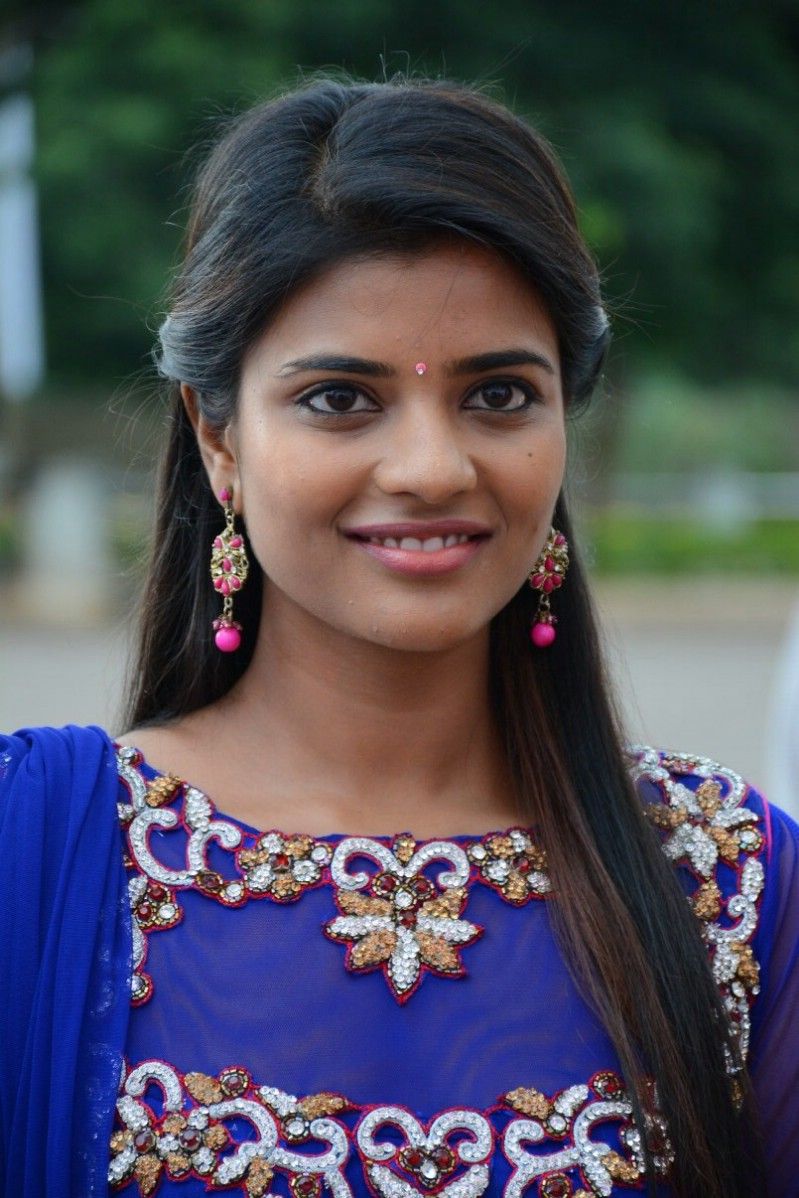 hd wallpaper attrice tamil,capelli,acconciatura,servizio fotografico,blu elettrico,fotografia