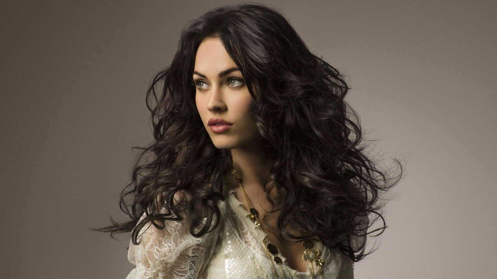 megan fox sfondi hd,capelli,acconciatura,capelli neri,sopracciglio,modella