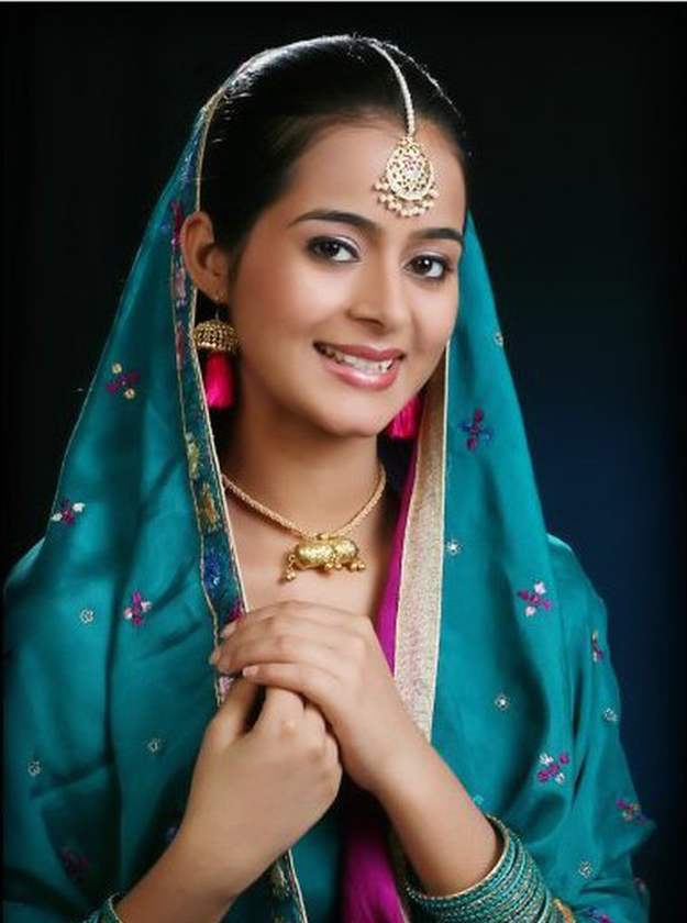 beautiful punjabi girl wallpaper,turquoise,forehead,aqua,jewellery,sari