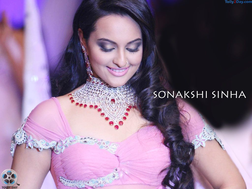 sonakshi sinha fond d'écran hd,cheveux,sourcil,beauté,coiffure,abdomen