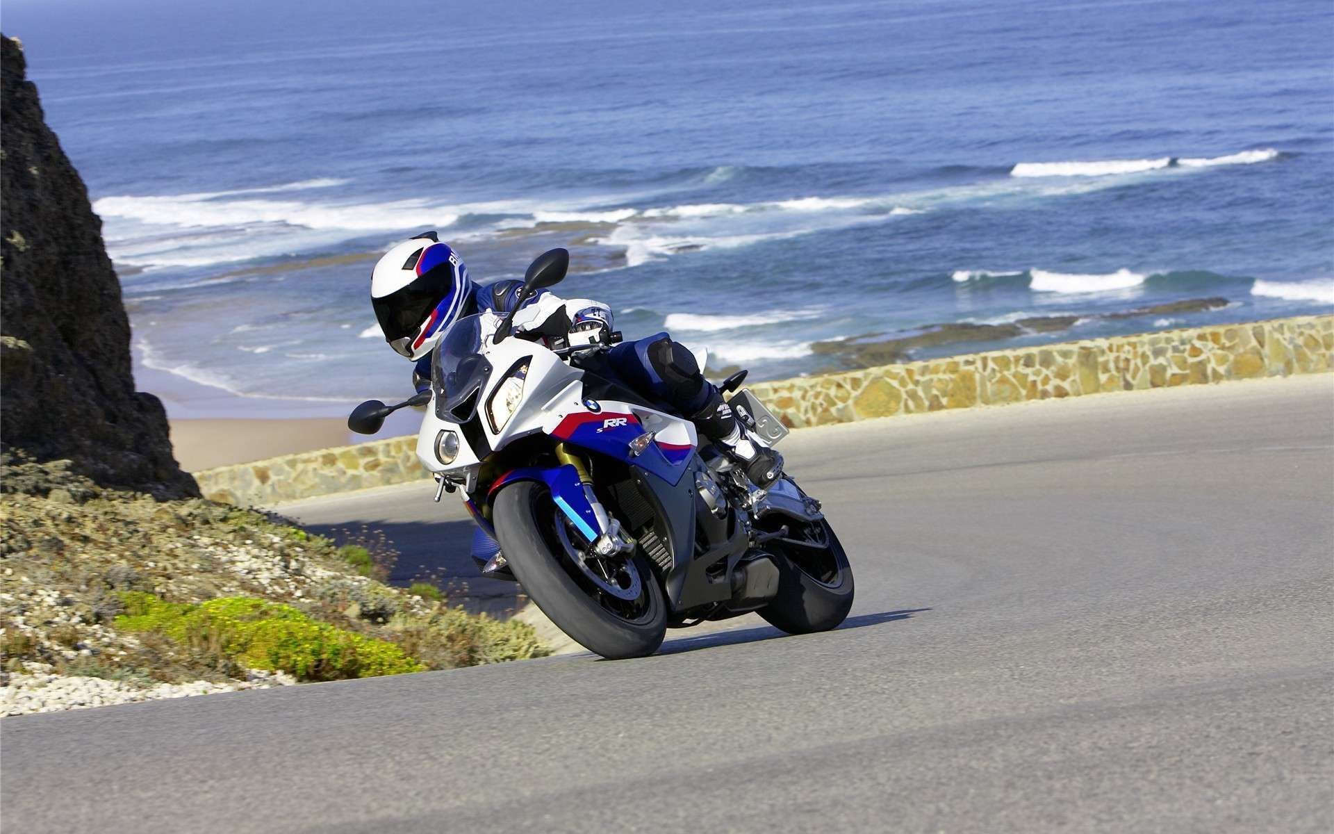 fond d'écran hd voiture et vélo,véhicule terrestre,véhicule,moto,faire de la moto,course sur route