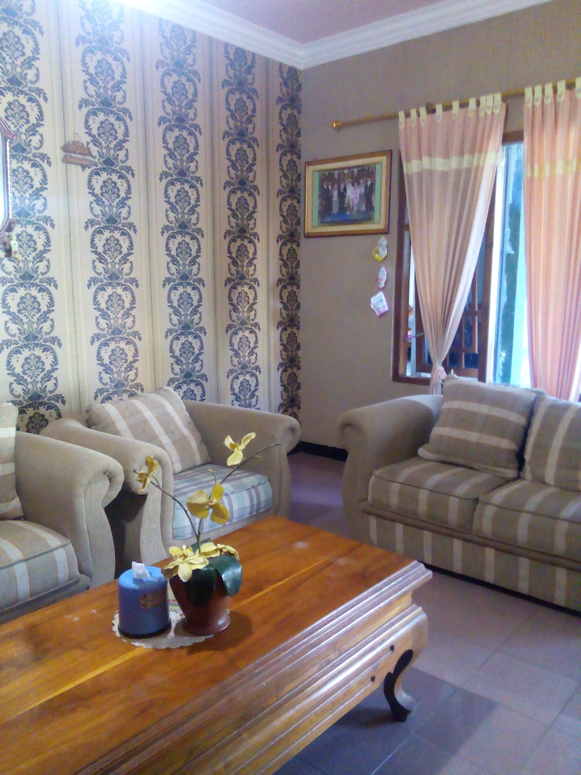 wallpaper dinding kamar tidur romantis,living room,room,property,furniture,interior design