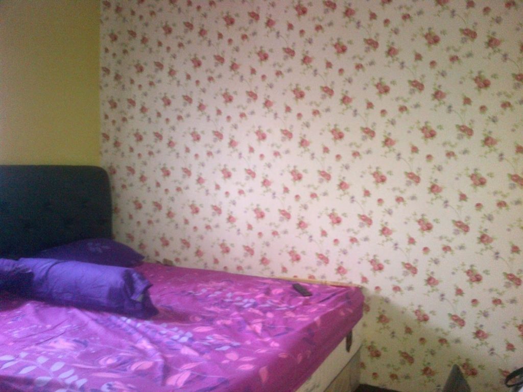 wallpaper dinding kamar tidur romantis,pink,bedroom,property,room,bed