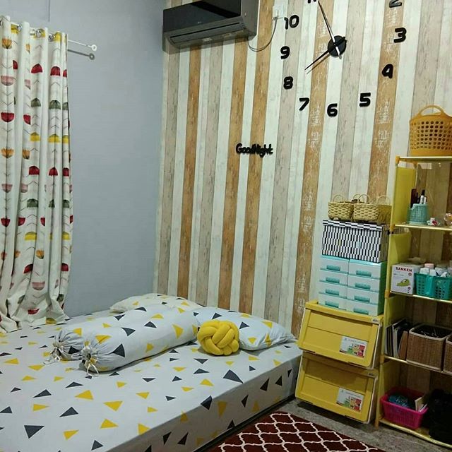 壁紙dinding kamar tidur romantis,ルーム,カーテン,家具,インテリア・デザイン,黄