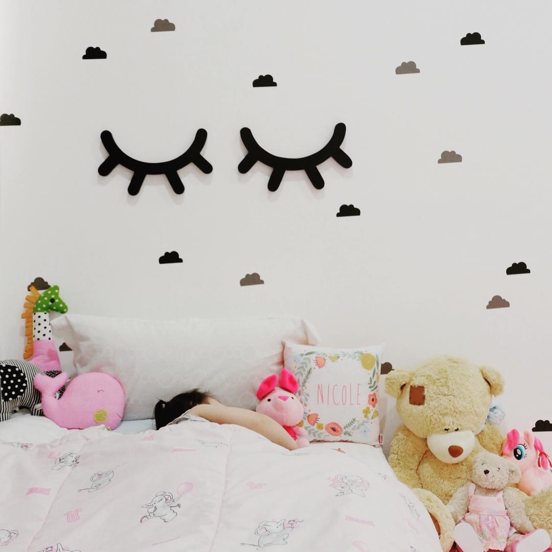 wallpaper dinding kamar tidur romantis,wall,wallpaper,wall sticker,room,stuffed toy