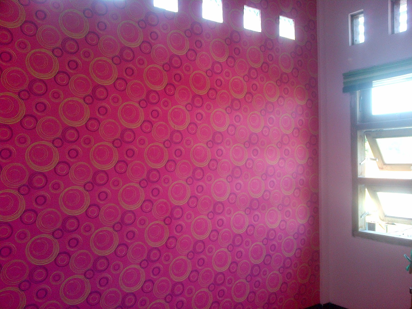 wallpaper dinding kamar tidur romantis,pink,wall,light,purple,interior design