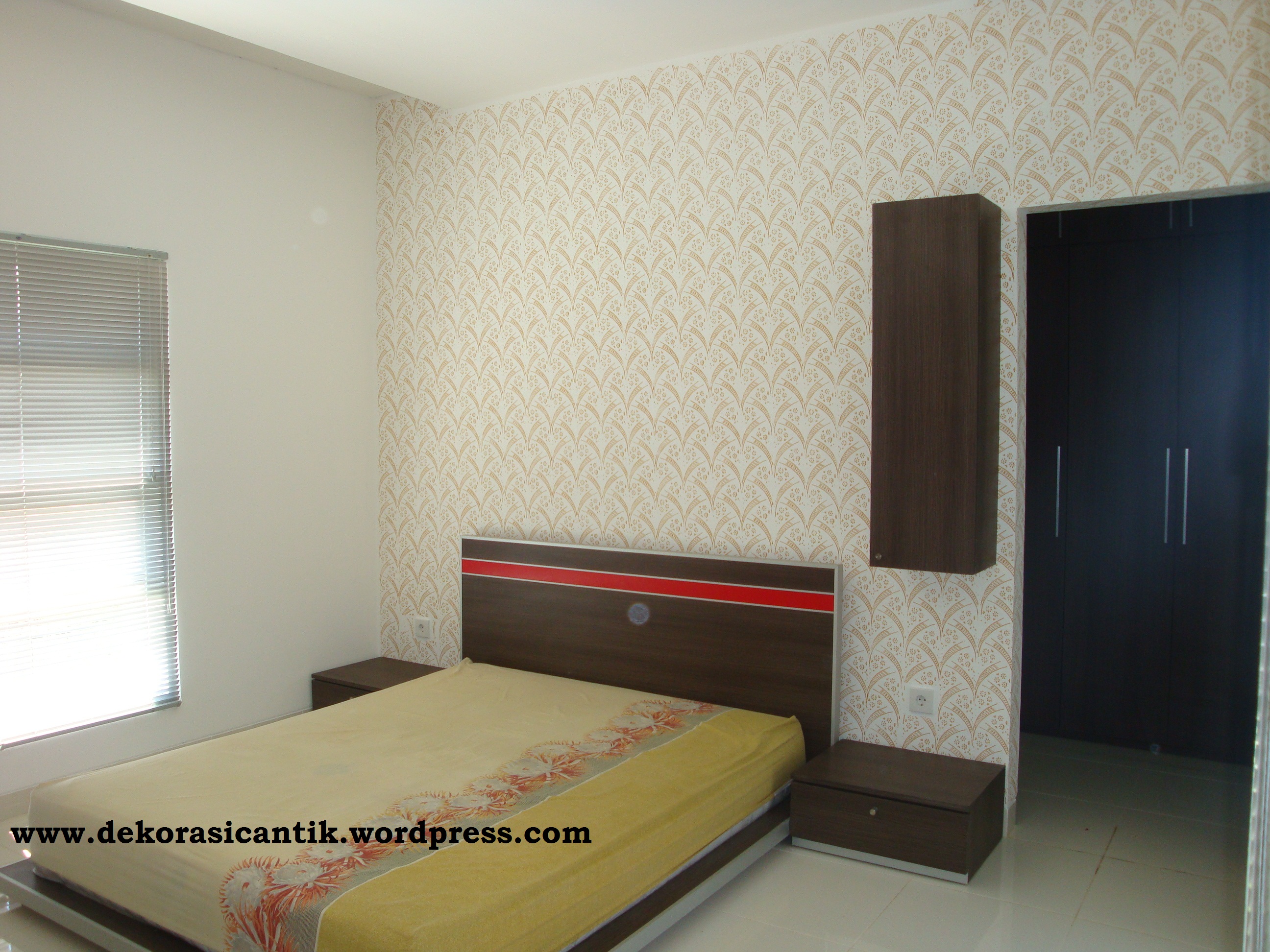 wallpaper dinding kamar tidur romantis,property,room,furniture,bedroom,interior design