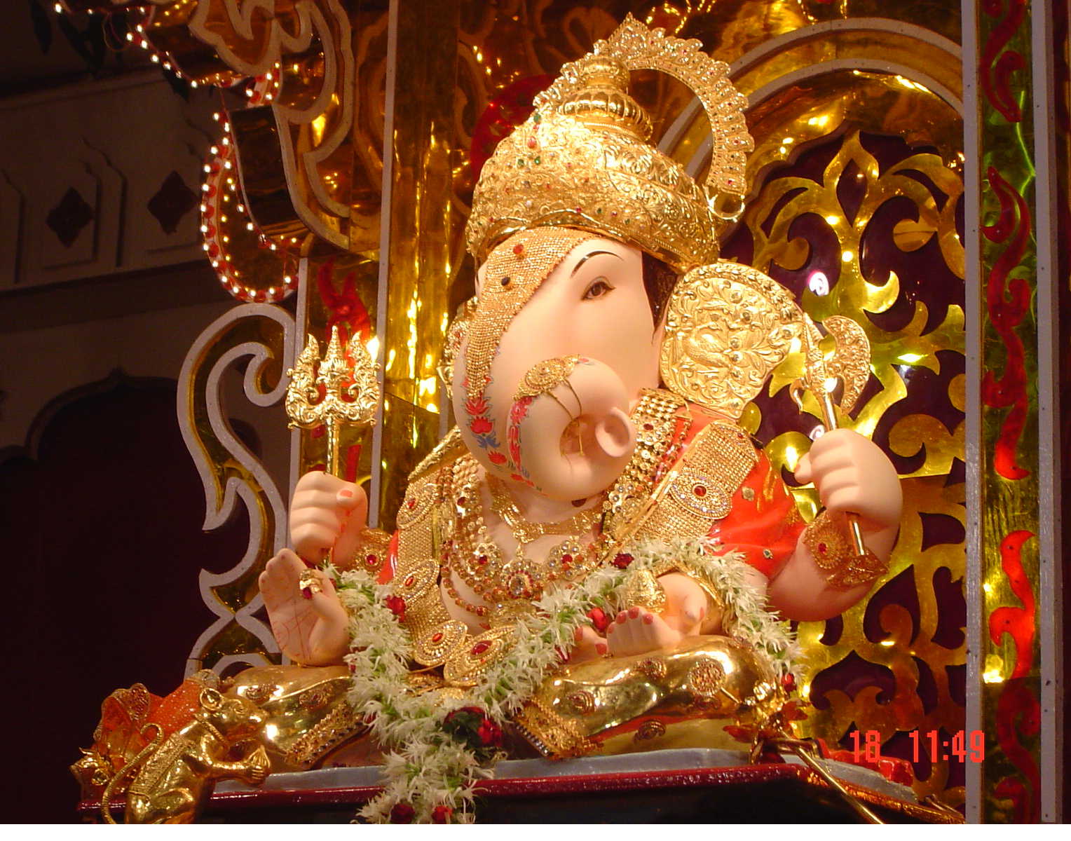 ganapathi wallpaper,tradition,temple,statue,metal