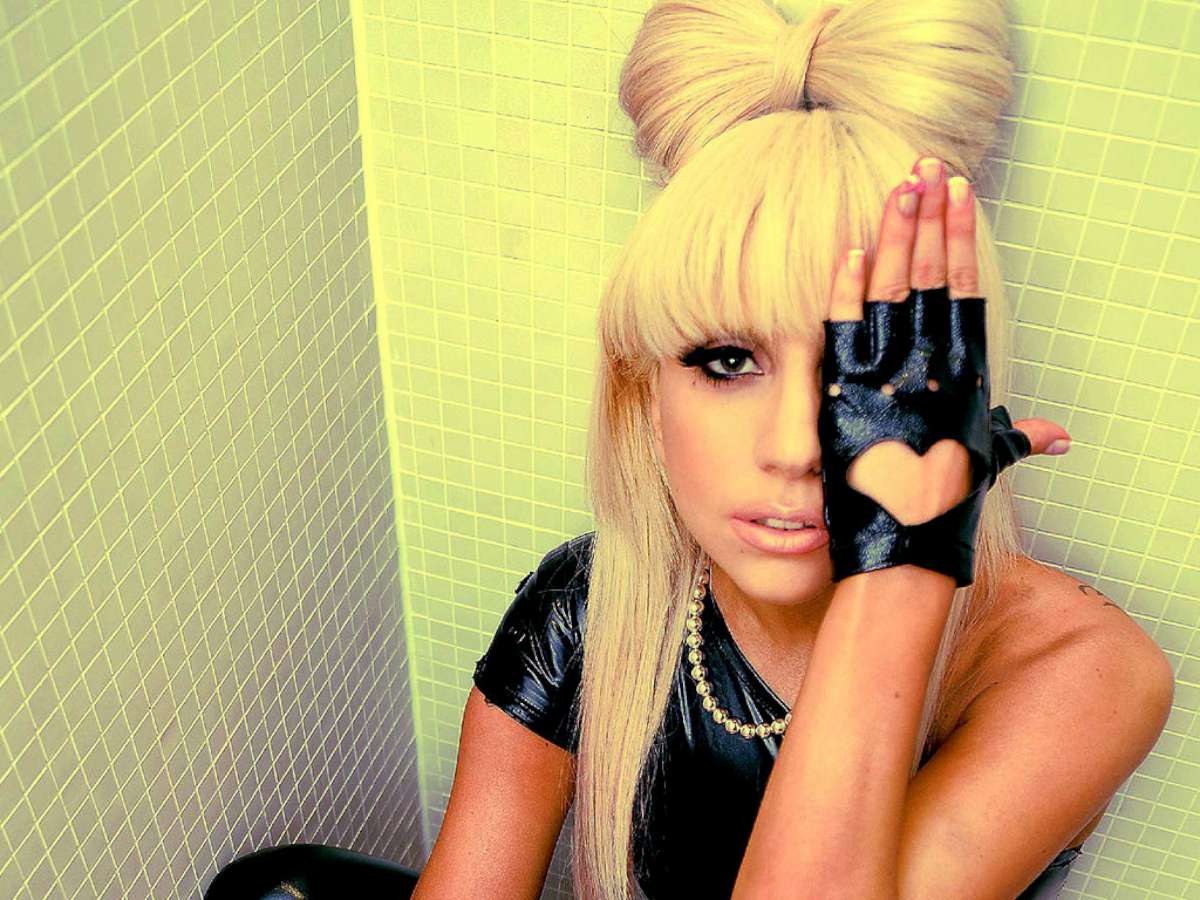 lady gaga wallpaper,hair,hairstyle,blond,yellow,pink