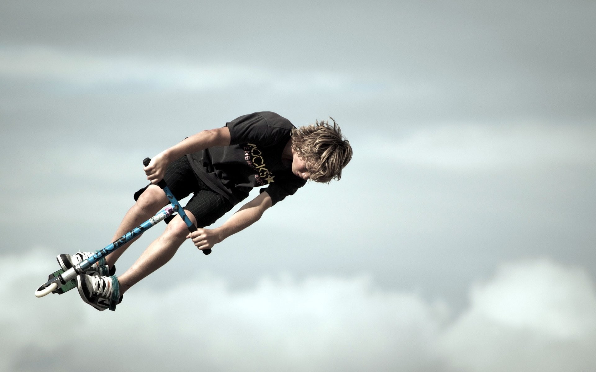 fond d'écran scooter,sport extrême,ciel,sauter,la photographie,amusement