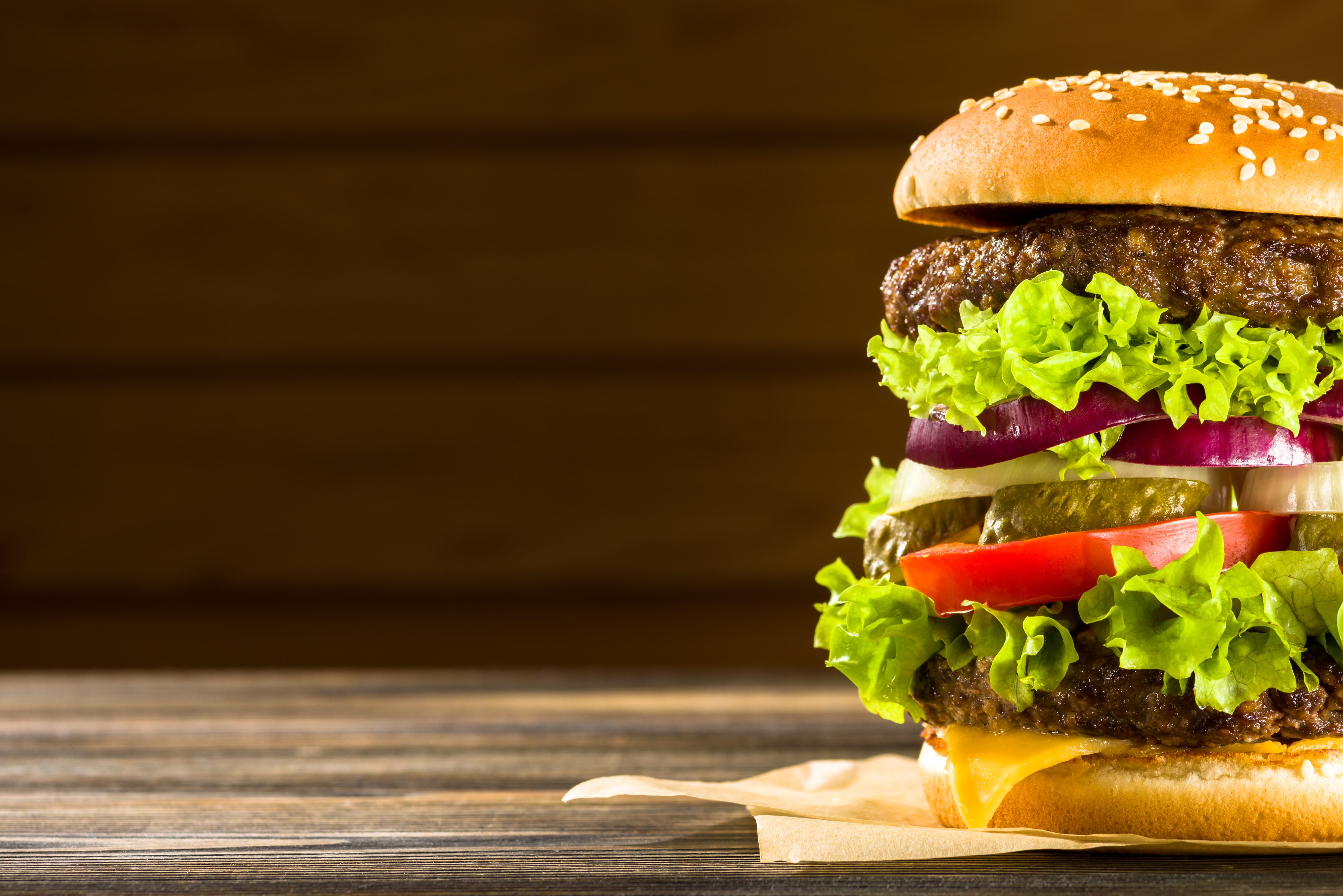 fondo de pantalla de hamburguesa,comida,hamburguesa,comida chatarra,comida rápida,hamburguesa de búfalo