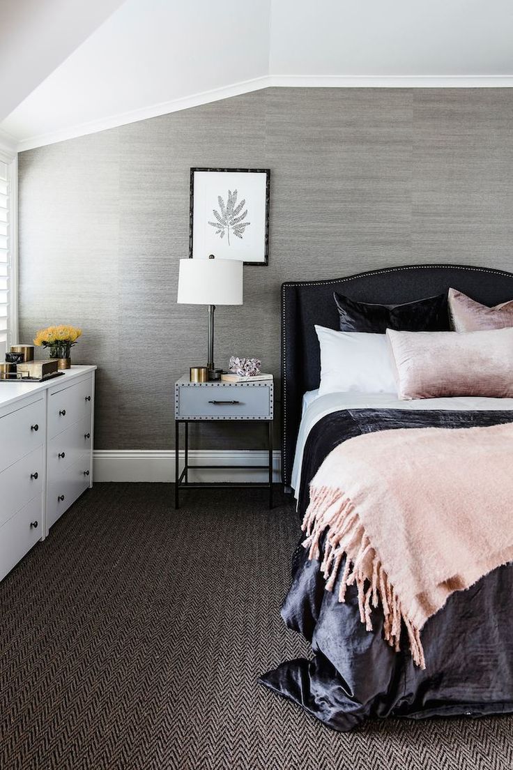 dormitorio de papel tapiz gris,dormitorio,mueble,habitación,suelo,cama