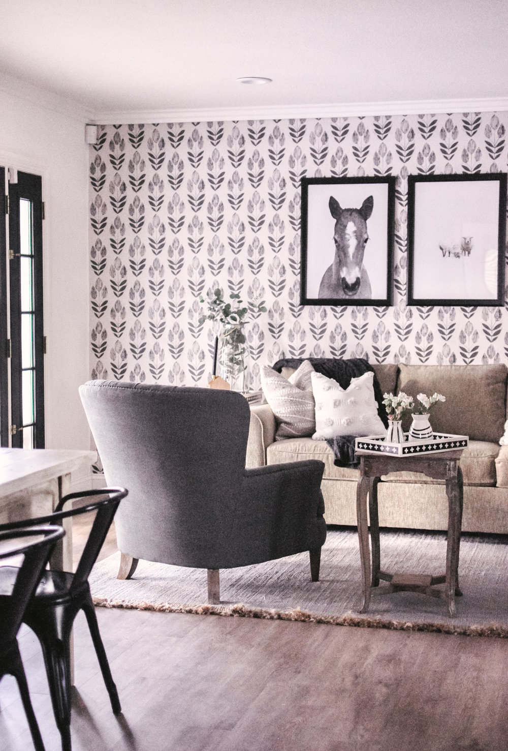 living room wallpaper b&q,room,furniture,living room,interior design,black and white