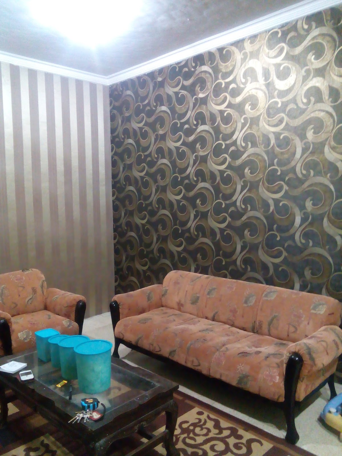 wallpaper dinding murah,wall,room,furniture,property,couch