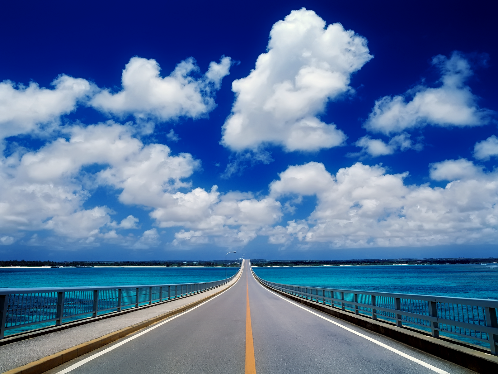 fondo de pantalla de carretera,cielo,nube,azul,paisaje natural,tiempo de día