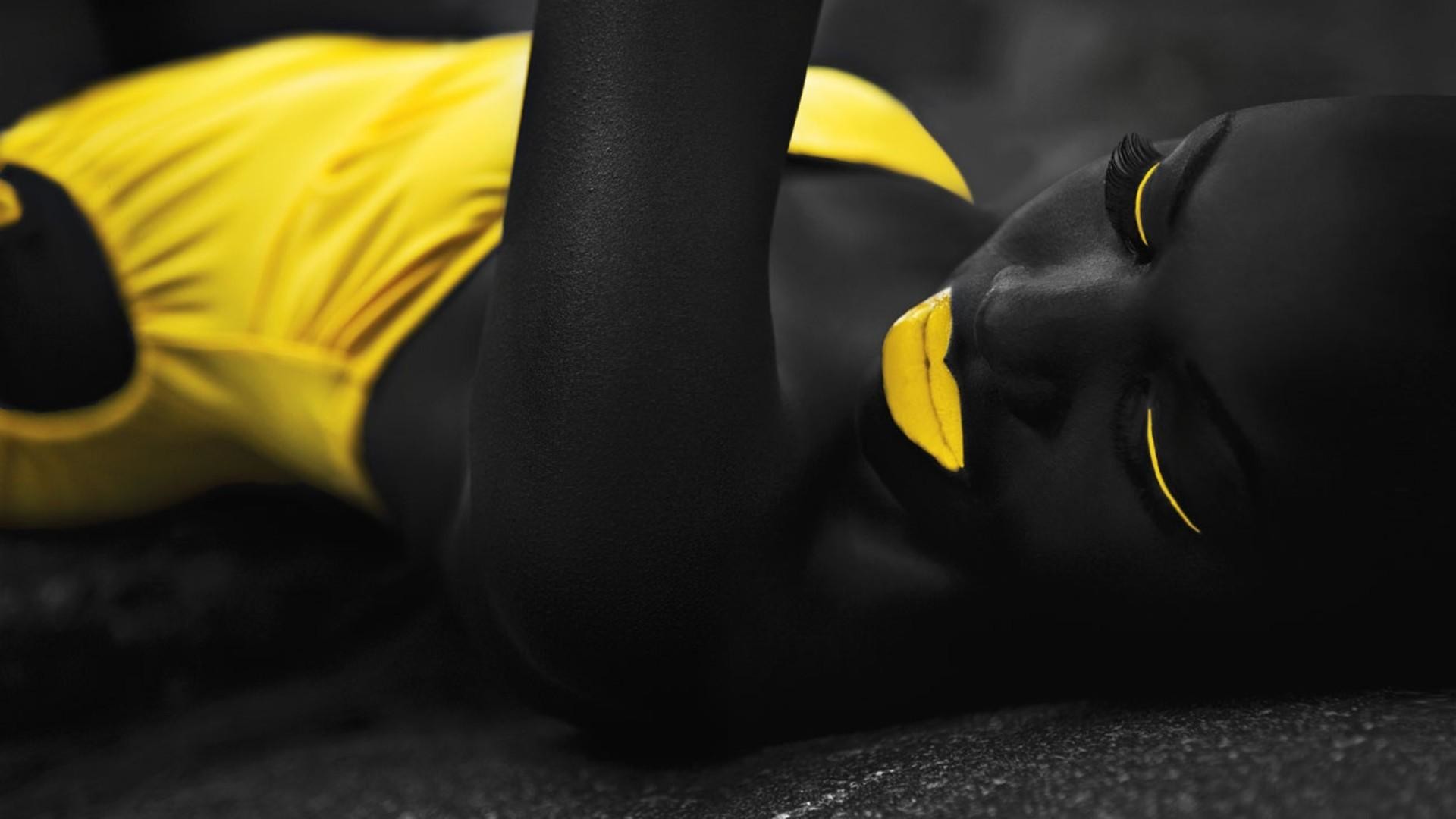 papier peint noir et jaune,jaune,tenue de sport,chaussure,équipement de protection individuelle,chaussure