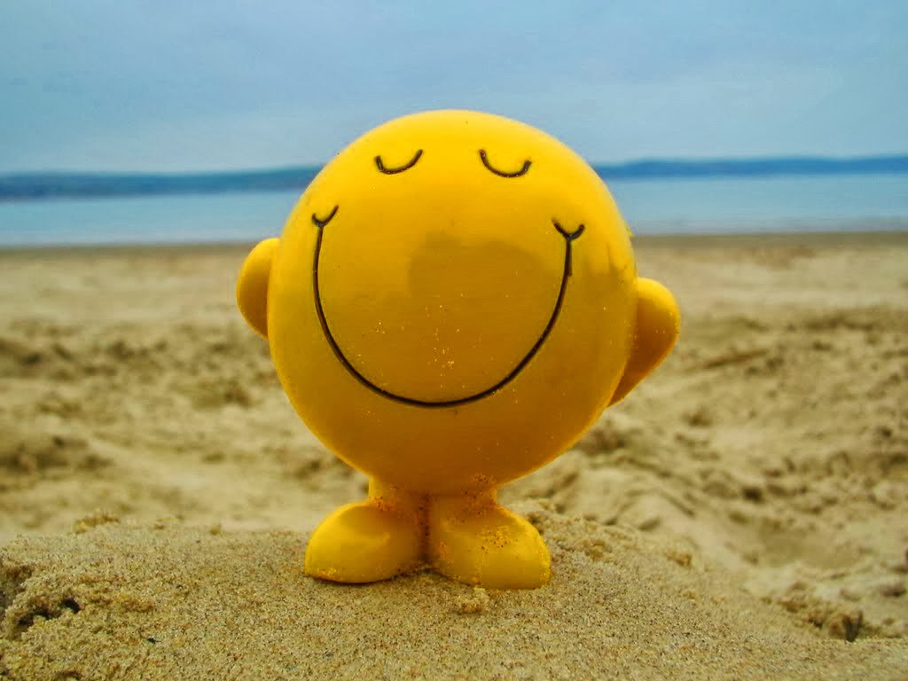 smiley tapete,emoticon,gelb,smiley,lächeln,sand